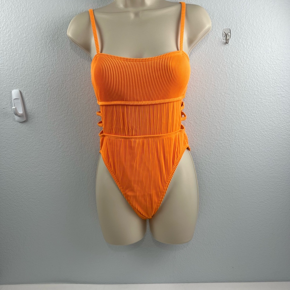 Vrtige women’s one piece bathing suit, size small